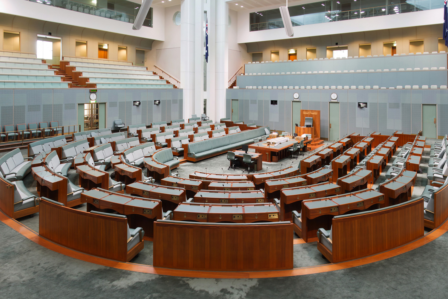 Australia Faces Political Tensions Over Outage and Net-Zero