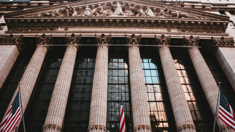 US Stocks Hover Near Record Highs as Tech Sector Leads the Rally