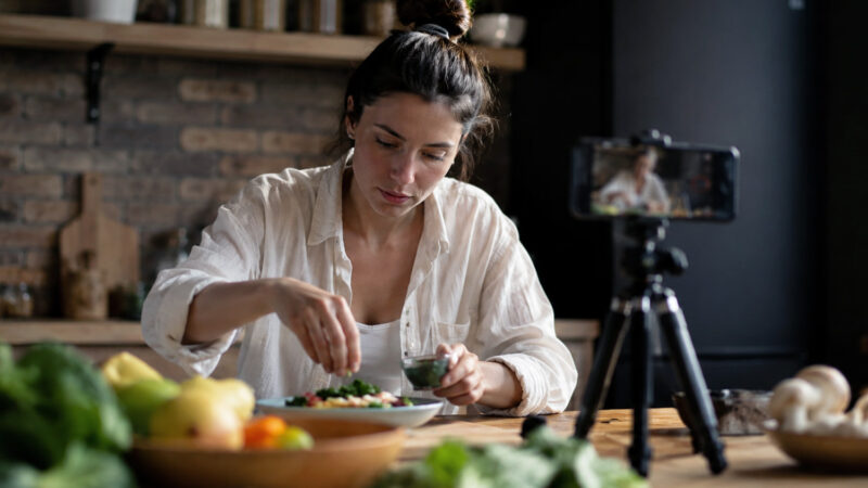 How Social Media Shapes Modern Diet Trends